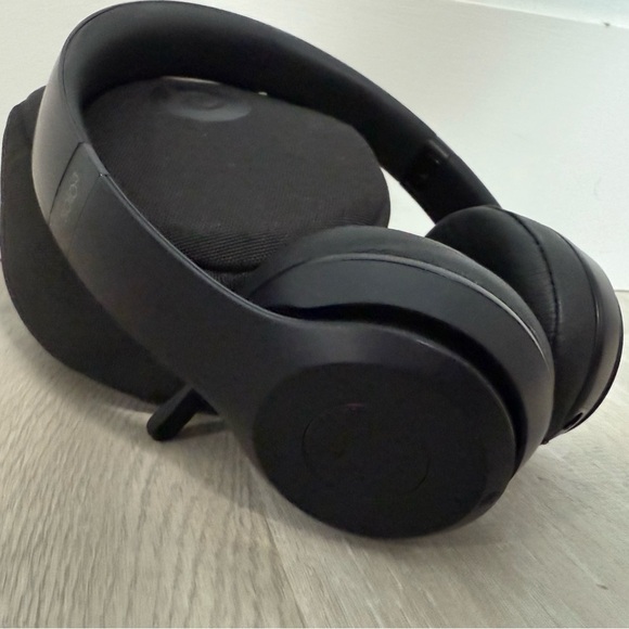 Beats by Dr. Dre Studio3 Over the Ear Wireless Headphones - Black - Picture 3 of 10